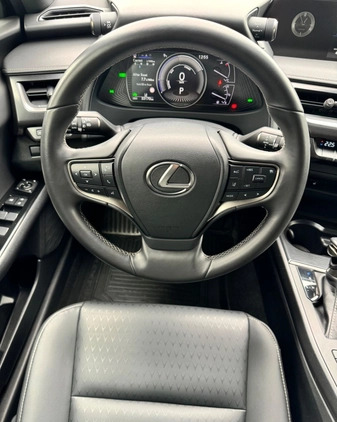 Lexus UX cena 147900 przebieg: 33163, rok produkcji 2021 z Brzeziny małe 466